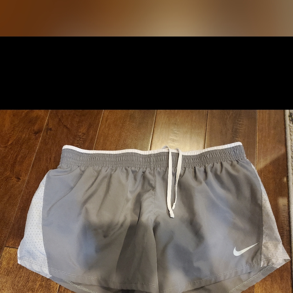 Nike Dri-FIT Light Gray Shorts Size LARGE womens